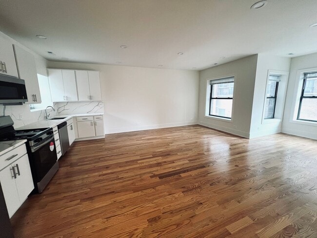 Building Photo - New Renovation 2 BR/2 BA right by the lake!