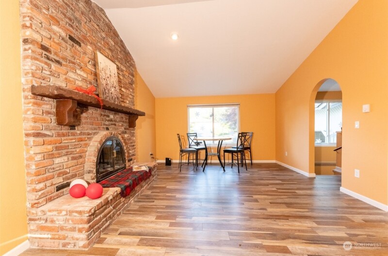 Building Photo - 7826 Emerald Dr SW