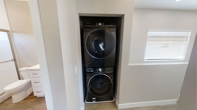 Building Photo - PRIVATE YARD!! 4BD/2BR, Corner of Tipton and 63rd