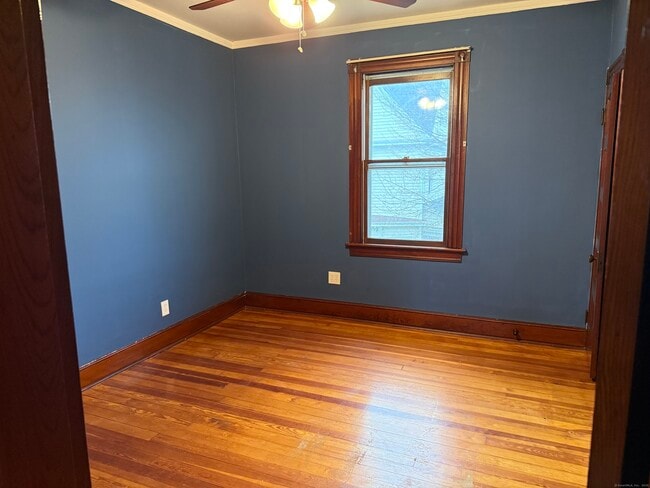 Building Photo - 323 Olivia St