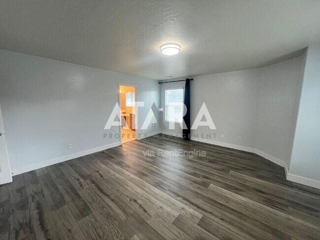 Building Photo - 258 Kestrel Dr