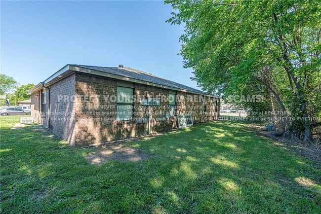 Building Photo - 1682 N Dawn Dr