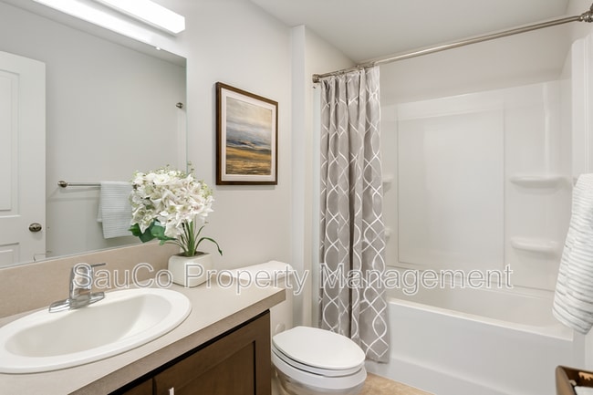 Building Photo - 2560 Hawthorne St