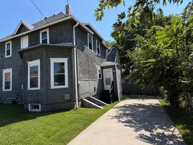 Building Photo - 2523 Jones St