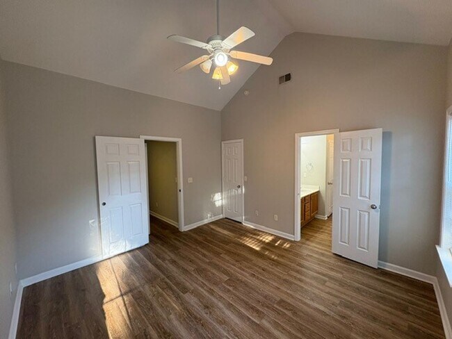 Building Photo - For Rent - 3 Bedroom, 2 Bathroom home in P...