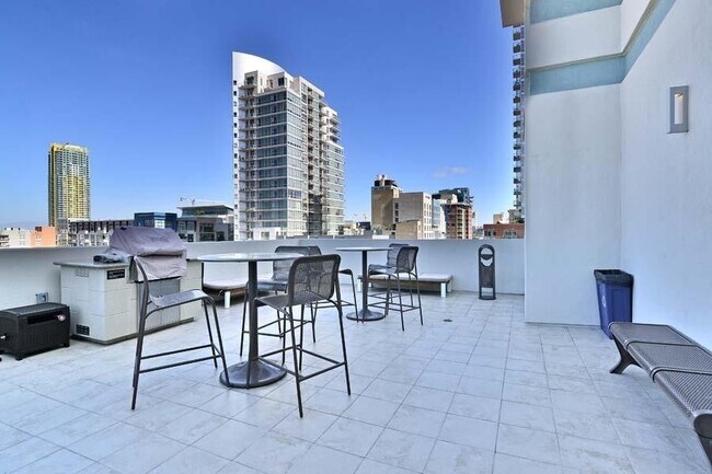Building Photo - Gorgeous Studio w/ Upgraded Kitchen, A/C &...