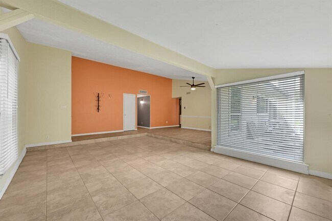 Building Photo - 2239 Fairgreen Dr