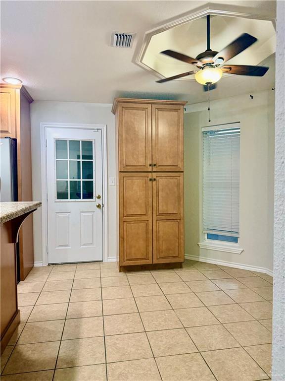 Building Photo - 22 N Ebony St