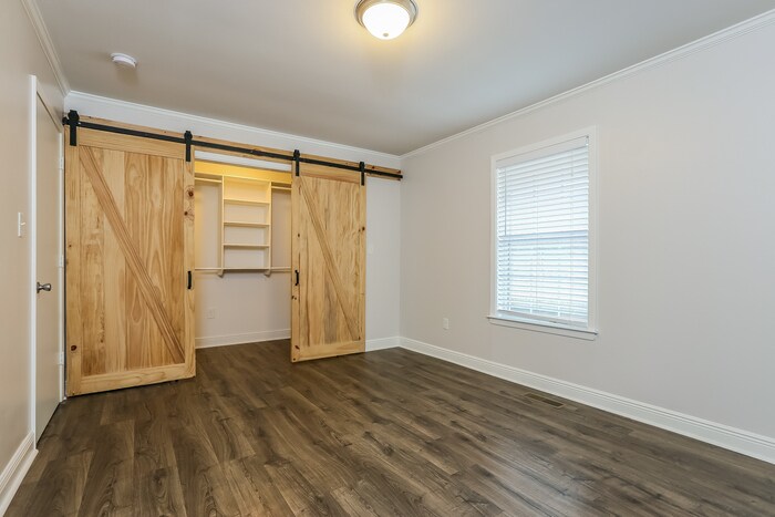 Building Photo - 313 S Neeley St