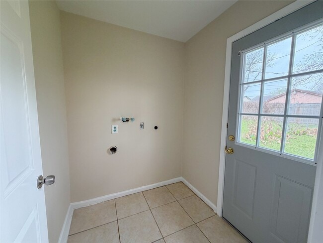 Building Photo - 1808 Dolphin Dr