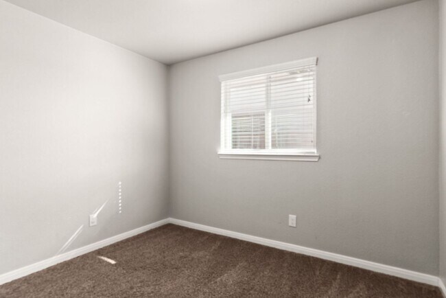 Building Photo - 6908 Catherine Dr