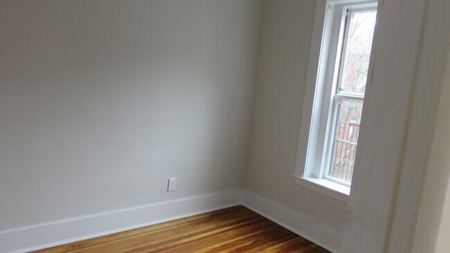 Building Photo - 39 Strathmore Rd