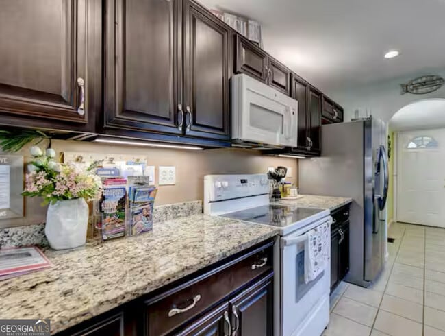 Building Photo - 2817 Evergreen Pl