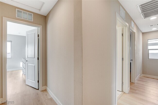 Building Photo - 9716 Jade Rise Ave