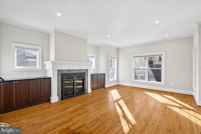 Building Photo - 902 Ramsey St