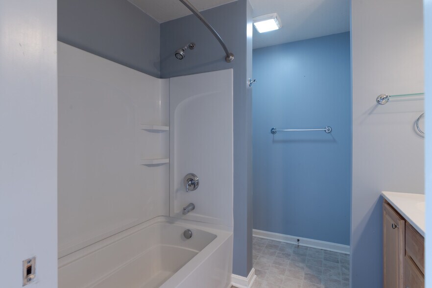 Building Photo - 337 Marshall Heights Dr