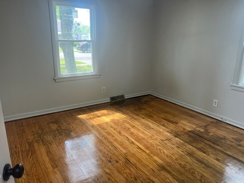 Building Photo - 1723 Glenview Pl