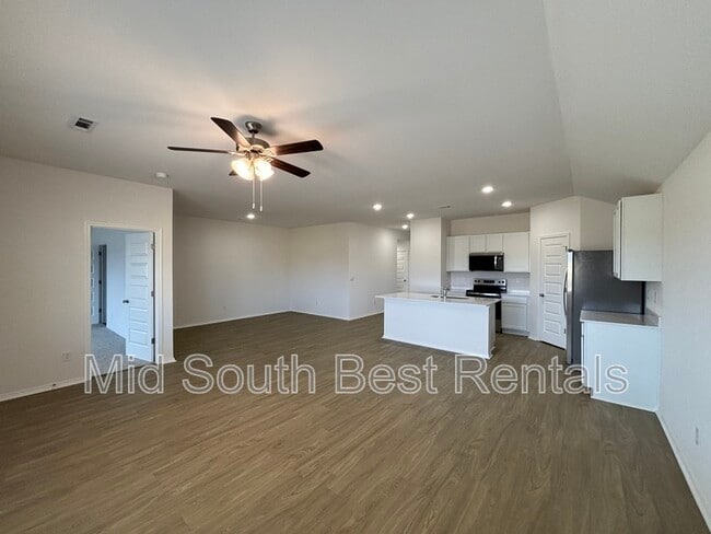 Building Photo - 6416 Newark Dr