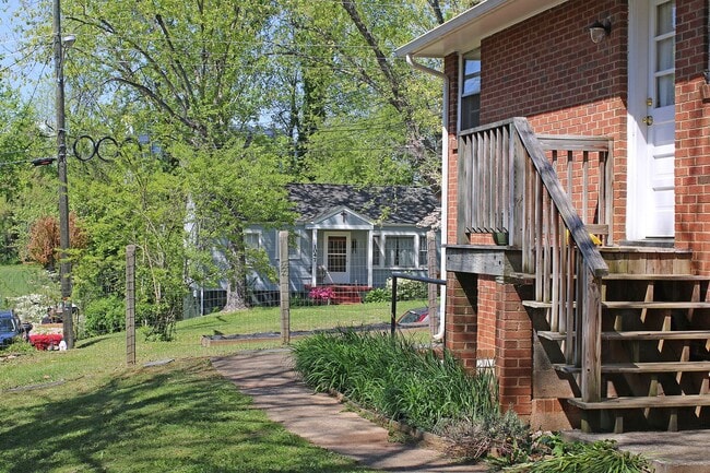 Building Photo - Walk or Bike to UVA Medical Center