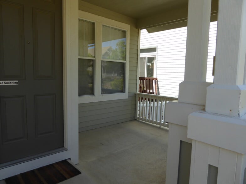 Building Photo - 2227 Brightwater Dr