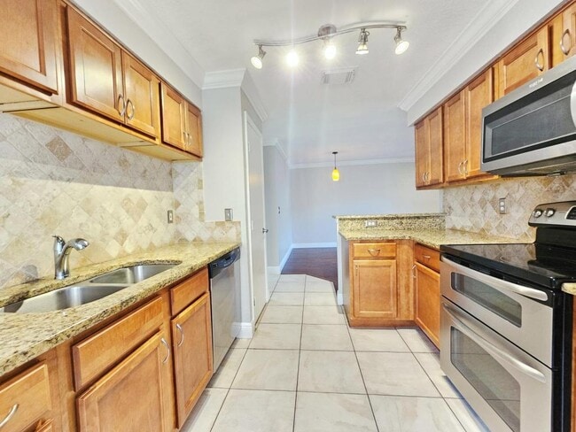 Building Photo - 7838 Sugar Bend Dr