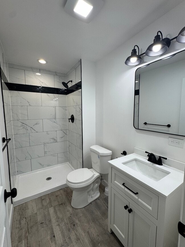 Building Photo - 18888 Oak Ave