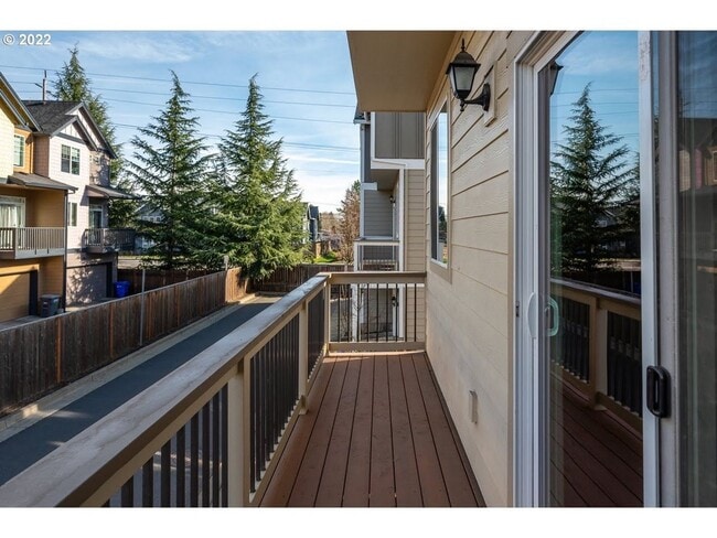 Building Photo - 4 Bedroom Home near Orenco Station!!