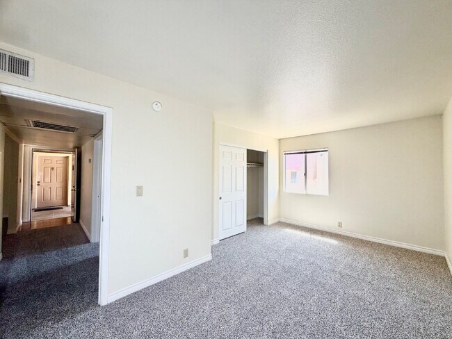 Building Photo - Las Vegas Guard-Gated Condo for Rent | 2 Bedroom Upstairs Unit | River Glen Community