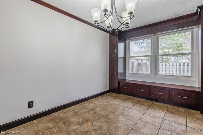 Building Photo - 4599 Cox Dr