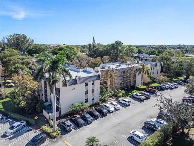 Building Photo - 8437 Forest Hills Dr