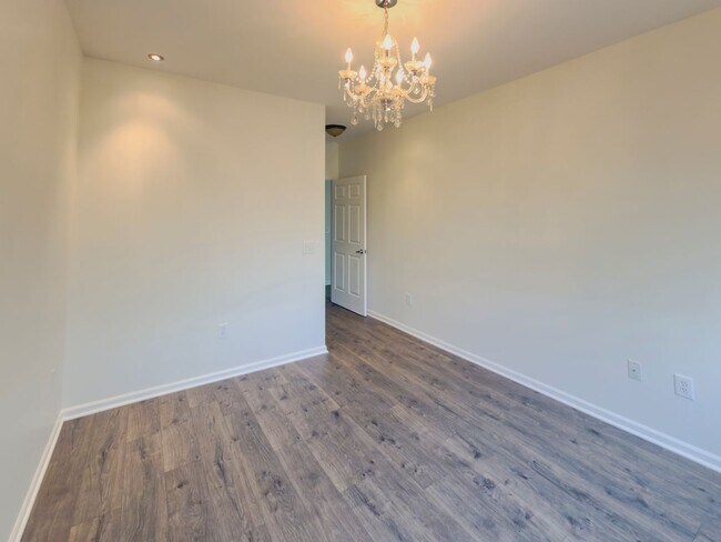 Building Photo - Beautiful Ranch 2 bed/2 bath Condominium