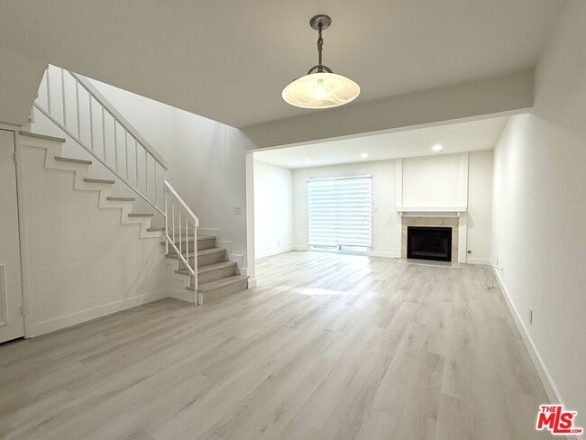 Building Photo - 3130 Montrose Ave