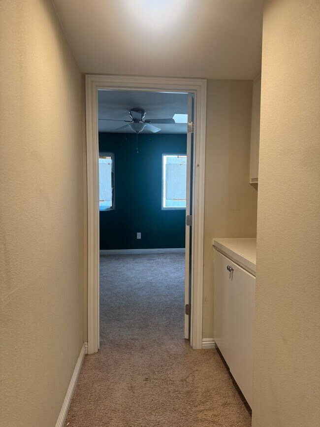Building Photo - Very Spacious! 3Bed/2.5Bath w/solar panels! Close to Sweetwater Reservoir with plenty of trails!