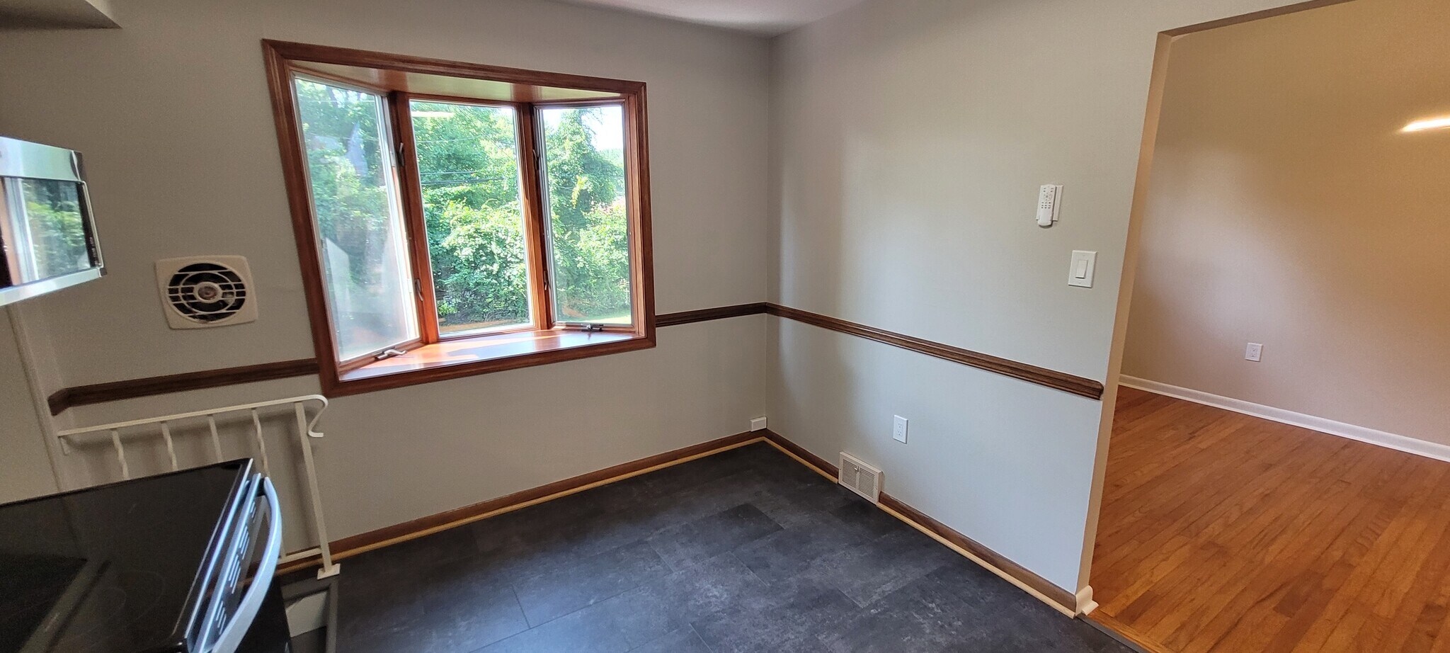 Bay Picture Window in KItchen - 270 Riverview Rd