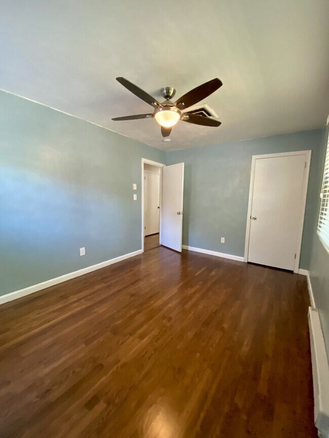 Building Photo - Beautiful Elizabeth River Home