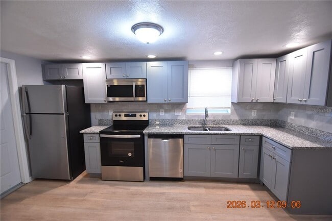 Building Photo - 1106 E Seneca Ave