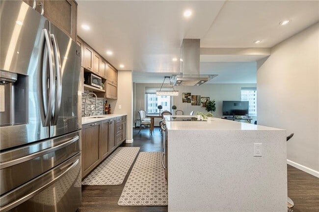 Building Photo - 320 Fort Duquesne Blvd