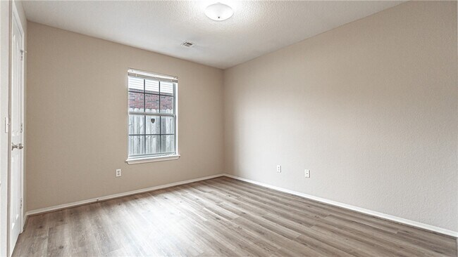 Building Photo - 2006 S Old Wire Rd