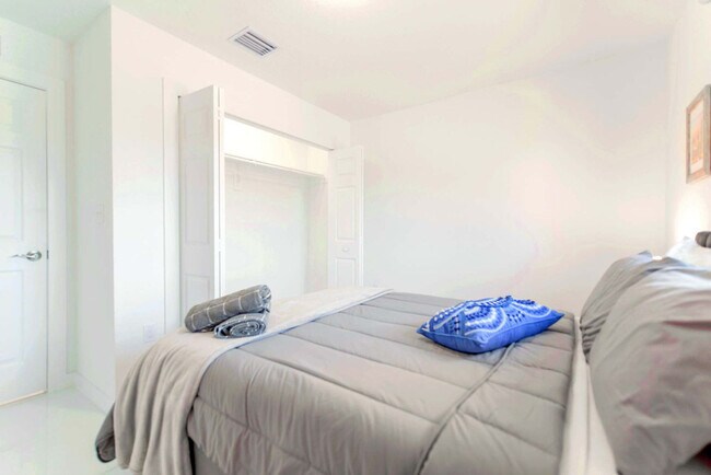 Building Photo - 2110 NW 66th St