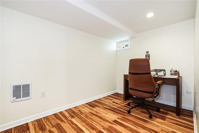 Building Photo - 86 Parkway Cir