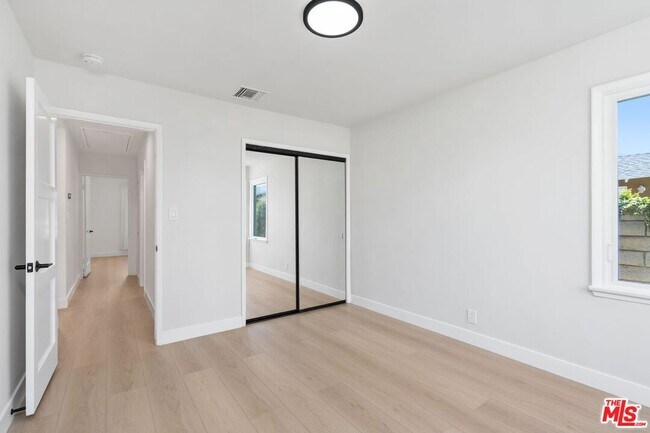 Building Photo - 14348 Collins St