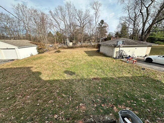 Building Photo - RED125/127