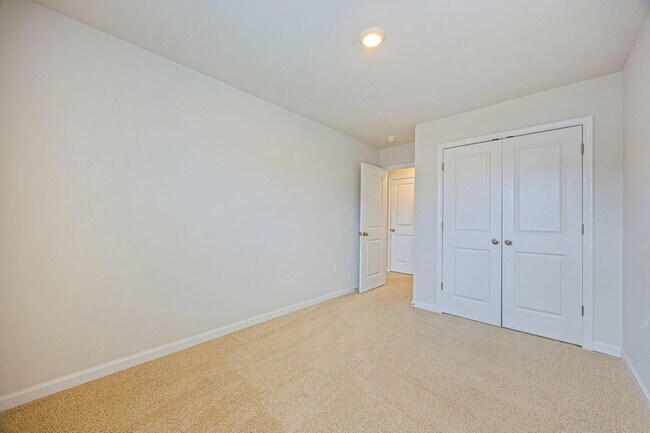 Building Photo - 5438 Thrasher Ln