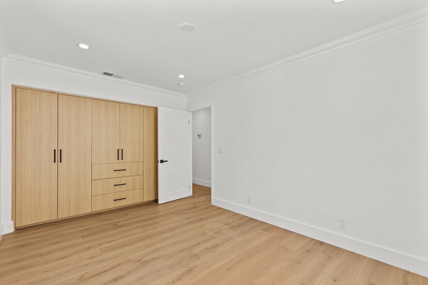 Building Photo - 10920 Hesby St