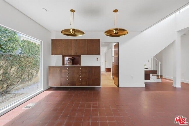 Building Photo - 444 S Windsor Blvd