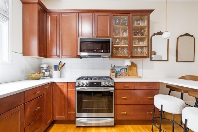 Building Photo - 171 H St