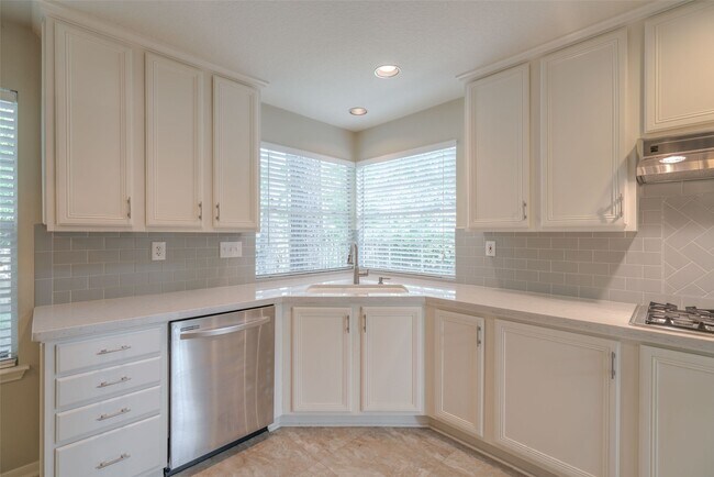 Building Photo - 147 Shelter Rock Ct