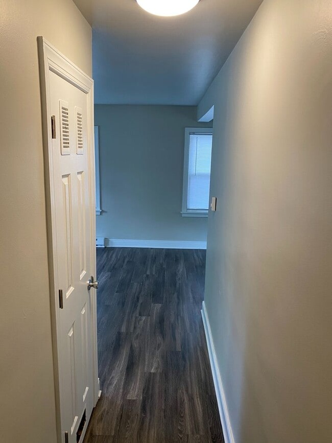 Building Photo - Just Renovated w/ large yard