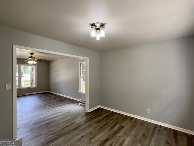 Building Photo - 6 Westlyn Dr