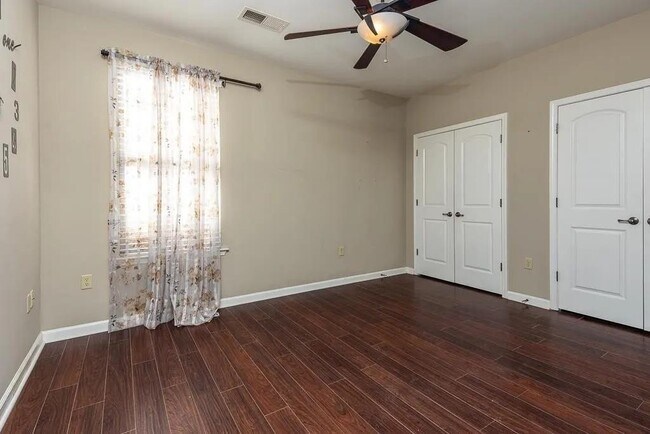 Building Photo - 721 Litty Ct